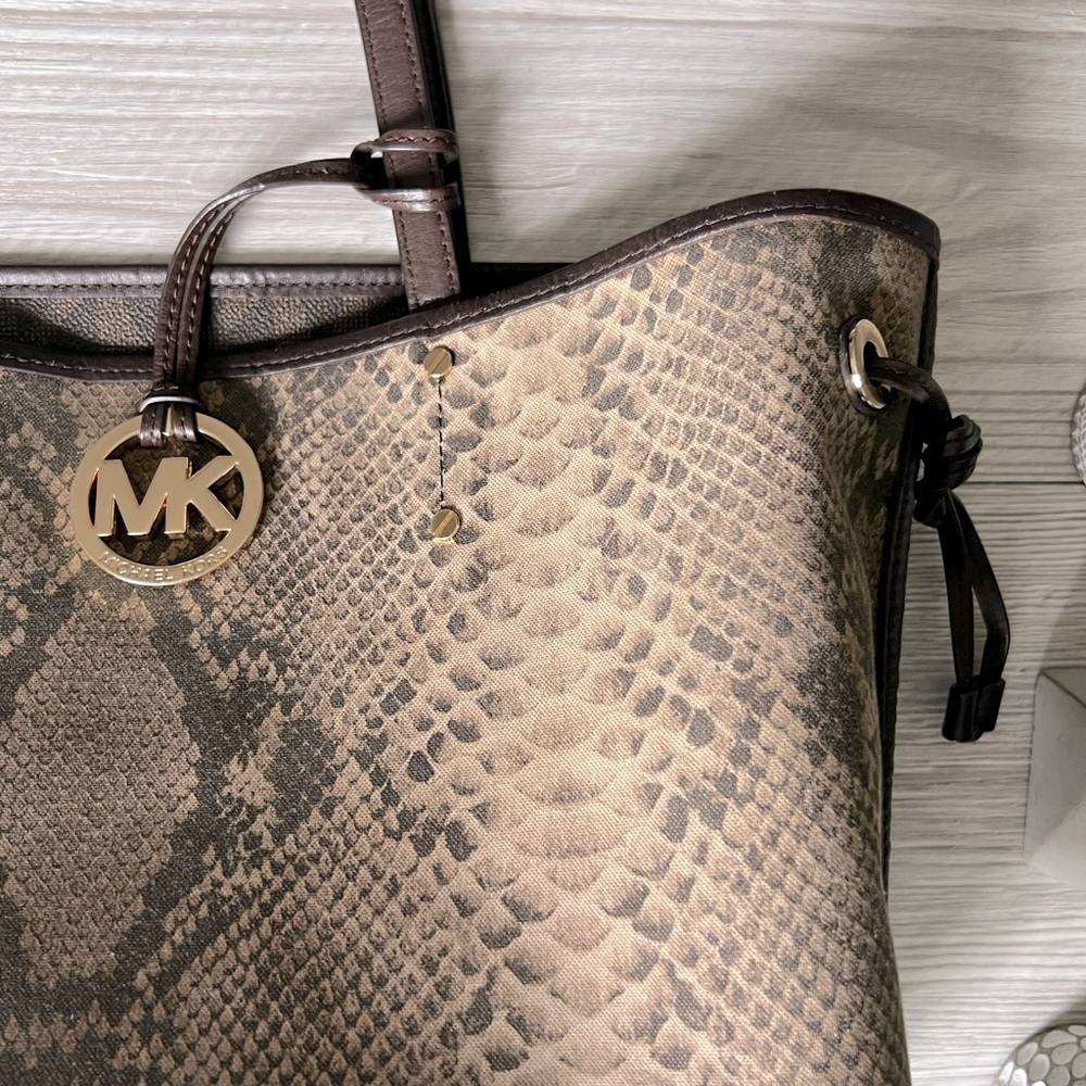MICHAEL KORS jet set reversible brown logo snake print tote - Picture 14 of 16